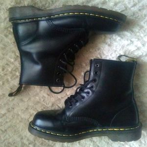 Dr Doc Martens smooth 1460 black leather boots